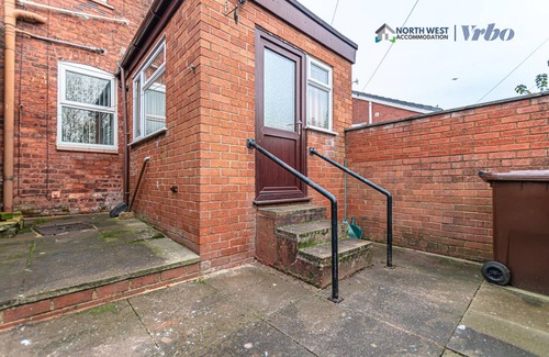 Wigan House | Spacious 3 Bedroom House in Wigan – Perfect for Contractors & Families