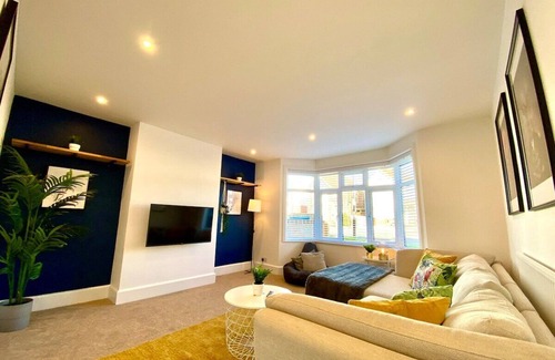 Poole House | Spacious 3 Bedroom Poole House