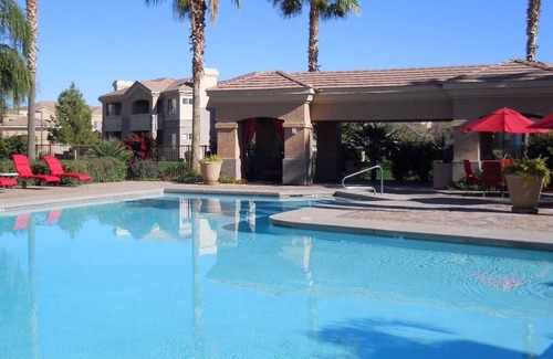Gilbert Condo | Spacious 3 bedroom poolside condo in a well-located, quiet, resort-style complex