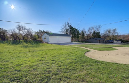 Waukesha Apartment | Spacious 3-BR with aesthetic living room & fully equipped kitchen in Waukesha