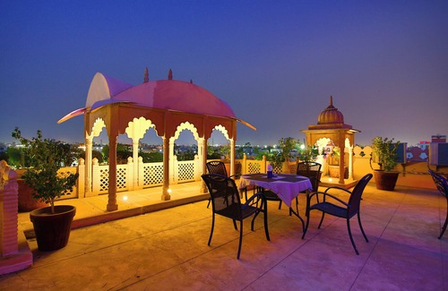 Vaishali Nagar Apartment | Spacious 3- Family suites bedroom in amazing hotel Jaipur with WiFi, AC