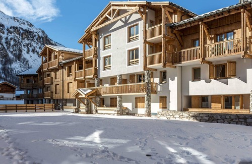 Le Cret Apartment | Spacious 3-Room Apartment with Balcony, Parking, and WiFi in Val-d'Isère