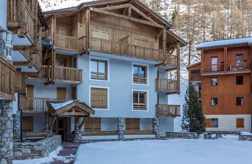 Le Cret Apartment | Spacious 3-Room Apartment with Balcony, Parking, and WiFi in Val-d'Isère