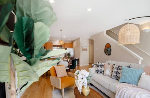 Minor House | Spacious 3B/2.5B Home in the Heart of Capitol Hill