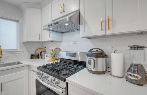El Monte House | Spacious 3B2B Family Home Close to LA Top Attractions