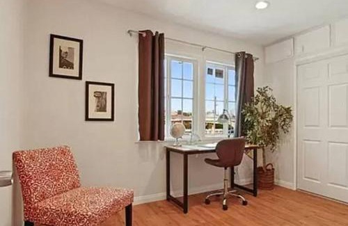 Lawndale House | Spacious 3Bdr Home close to Manhattan Beach