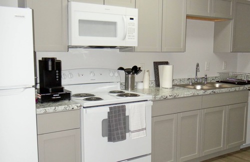 Charleston Apartment | Spacious 3Bed/3Bath Apt: Pet-Friendly, Gym, Minutes from EIU & Local Attractions