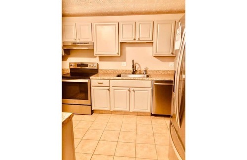 Herndon Boat Rental | Spacious 3Br/2Bth close to INOVA & Reston Hospitals, DC, and Dulles airport