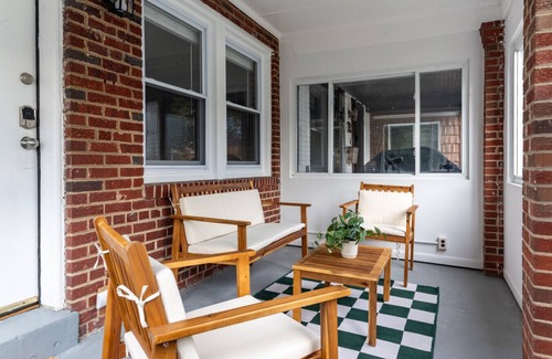 North Michigan Park House | Spacious 3BR Home Near Metro – Pet-Friendly & Perfect for Groups