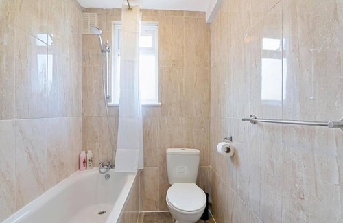 Turkey Street House | Spacious 3BR House in Enfield N.London with Garden