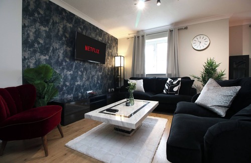 Grangetown House | Spacious 3BR On Cardiff Bay| Free Parking| Weekly & Monthly Discounts