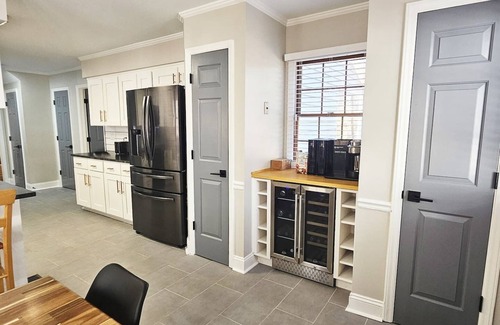 McCain House | Spacious 3BR Retreat – Split-King Beds near UNC