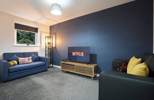 Sheffield House | Spacious 4 Bedroom House near City Centre - Free Parking & WIFI