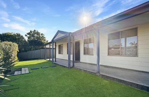 Broulee House | Spacious 4-Bed Home 2-Min to the Beach