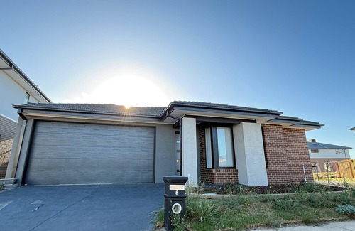 Werribee House | Spacious 4-bed House in Werribee