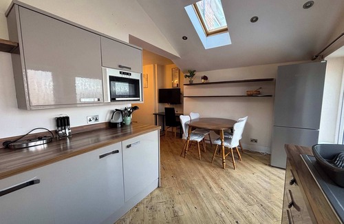 Solihull House | Spacious 4-Bed Solihull Home ideal for Contractors
