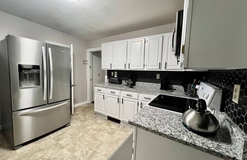Worcester House | Spacious 4-bedroom, 2 bathroom house with WIFI in charming Worcester