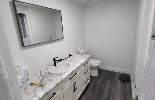 Highlands East House | Spacious 4-bedroom house in peaceful Tory Hill with WiFi, fitness room