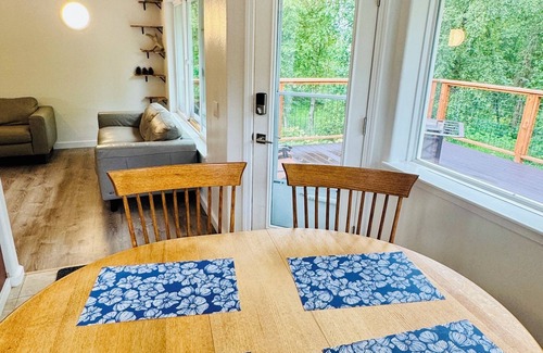 Abbott Loop House | Spacious 4-bedroom house in South Anchorage on greenbelt, lots of wild life.