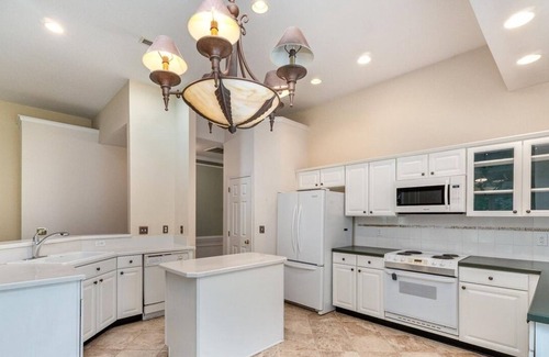 Provincetowne House | Spacious 4-bedroom house in welcoming Charlotte with AC close to shopping center