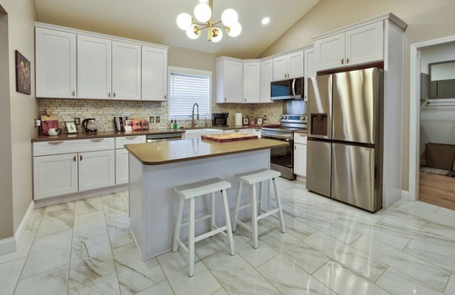 Hartford House | Spacious 4-bedroom house near Schafer Lake minutes off I-94. High Speed Wi-Fi.