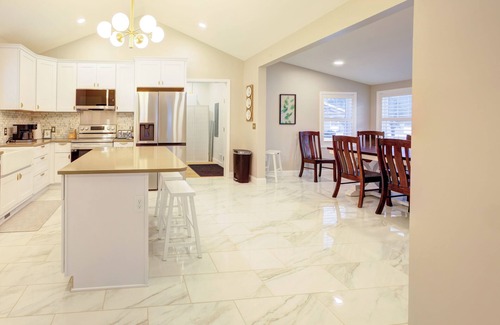 Hartford House | Spacious 4-bedroom house near Schafer Lake minutes off I-94. High Speed Wi-Fi.