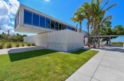 Sarasota House | Spacious 4-bedroom house in delightful Sarasota with WiFi, AC