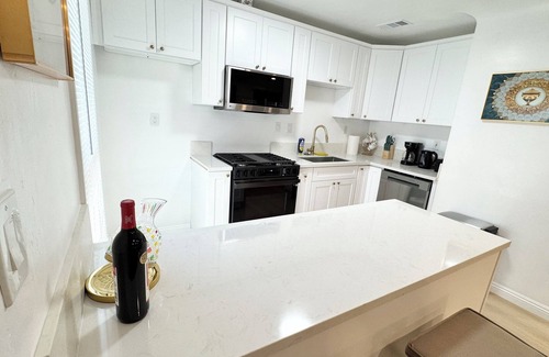 Whittier House | Spacious 4-bedroom house and 2-bathrooms in charming Whittier with WiFi, AC