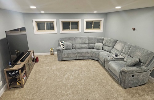 Norwood Park House | Spacious 4-bedroom house in awesome Chicago with WiFi, AC