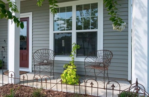 Clayton House | Spacious 4-bedroom house with AC and WiFi in tranquil Clayton