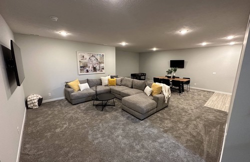 Elkhorn House | Spacious 4-Bedroom House with 3 Bathrooms in West Omaha.