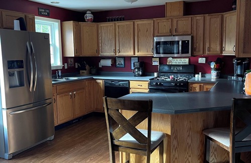Trenton House | Spacious 4-bedroom house with AC, WiFi in superb Trenton