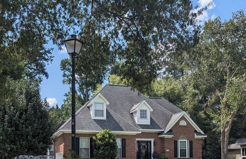 Conway House | Spacious 4-bedroom house with Hot Tub in charming Conway