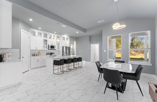Cedar Crest House | Spacious 4-bedroom house in fabulous Dallas with WiFi, AC