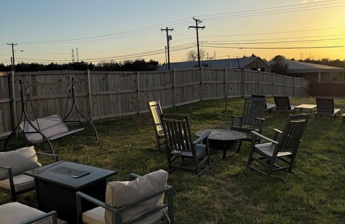Oak Cliff House | Spacious 4-bedroom house, Sleeps 8 with WiFi, AC in Dallas