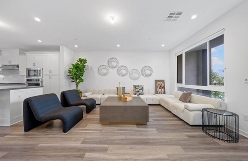 Irvine Business Complex House | Spacious 4-bedroom house in lovely Irvine with WiFi, AC