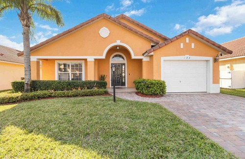 Lake Wilson Preserve House | Spacious 4 Bedroom Pool House, 2 Master suites