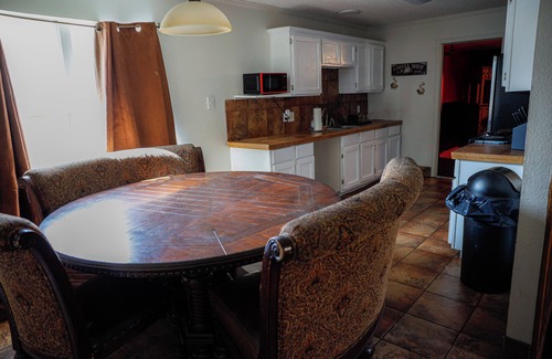 Southgate House | Spacious 4-bedroom Red Raider themed house with AC and WiFi in fantastic Lubbock
