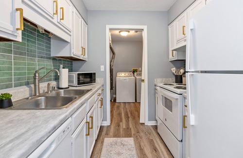 Rolling Hills House | Spacious 4-bedroom Townhome! East End!