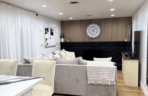 Merced House | Spacious 4 bedroom