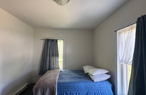 Plattsburgh Apartment | Spacious 4-bedroom apartment with AC, WiFi in charming Plattsburgh