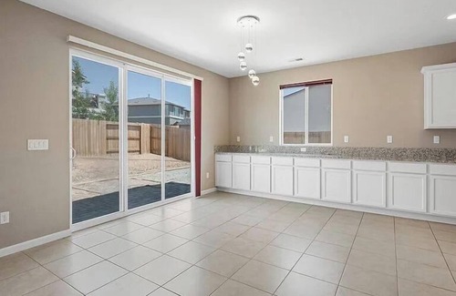 Sparks House | Spacious 4-Car Garage Sleeps 23
