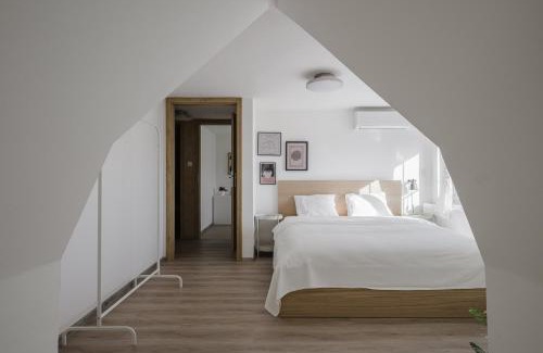 Prosek House | Spacious 4-Story Home with Sauna & Garden