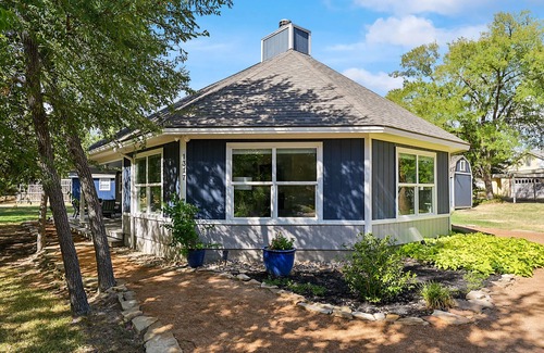 Bryan House | Spacious 4BR/3BA with bunkhouse; perfect for family and friends!