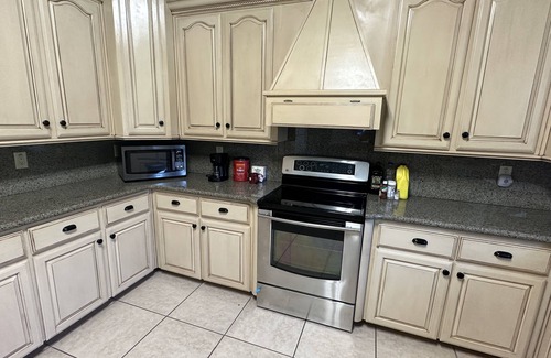 Mission House | Spacious 4BR and 5RR Spanish Hacienda with Private Pool
