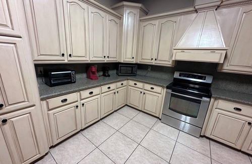 Mission House | Spacious 4BR and 5RR Spanish Hacienda with Private Pool