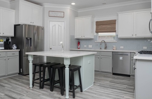 Pearland House | Spacious 4BR Farmhouse Designed Perfect for Family