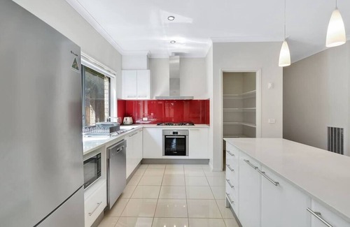 Sanctuary Lakes House | Spacious 4BR House In Great Location