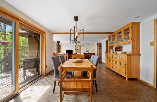 Huntsville Cottage | Spacious 4BR Lake House Sauna Beach