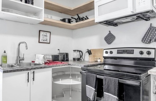 North Buffalo House | Spacious 4BR Near UB and Niagara Falls - Pet Friendly